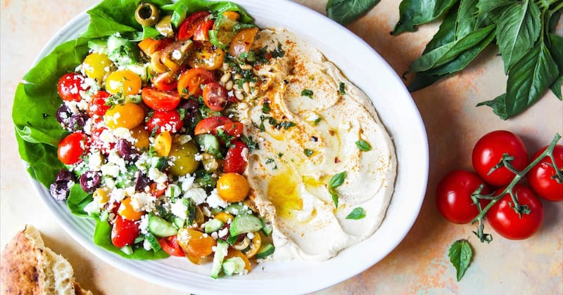 mediterraner hummus salat