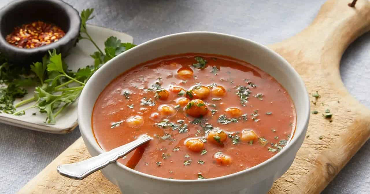 Rauchige Tomatensuppe mit Kichererbsen - Kichererbsen Welt